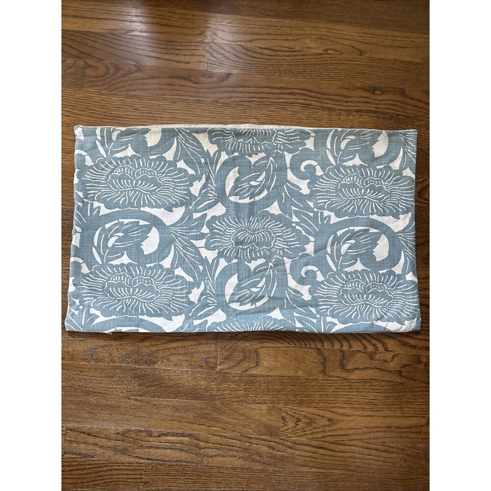 EUC Pottery Barn Skye Printed Cotton Lumbar Pillow Cover 16” X 26”